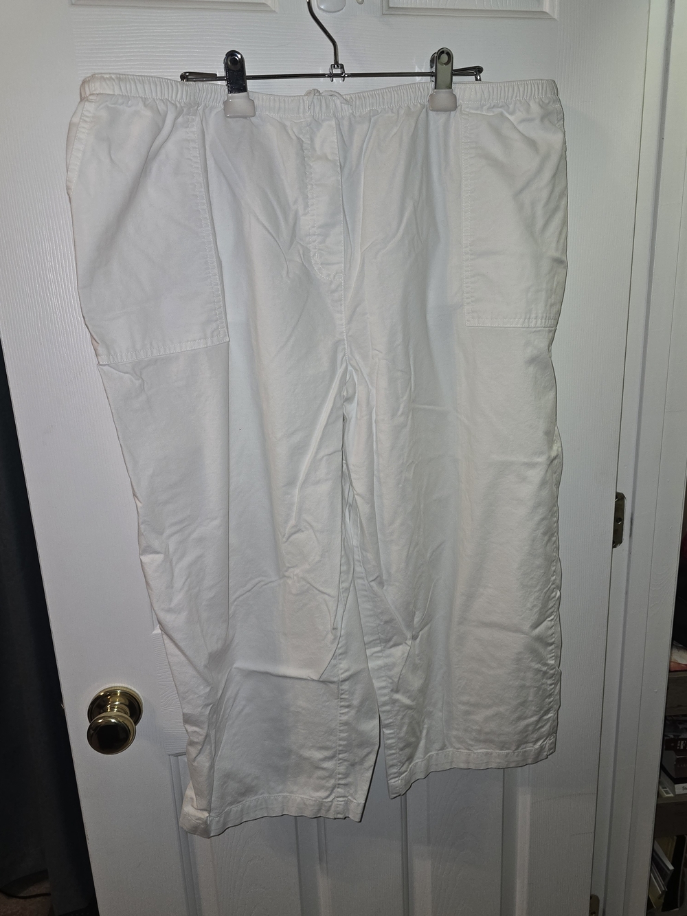 L.L. Bean White Women's Capris with Elastic Waist